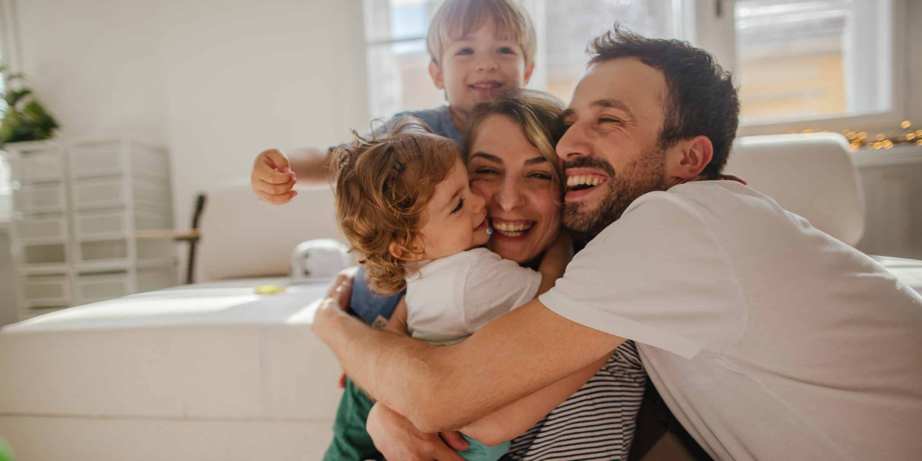 Ist mein Kind ein Schreibaby? Baby schreit ständig -gefuehlvolle_Familien